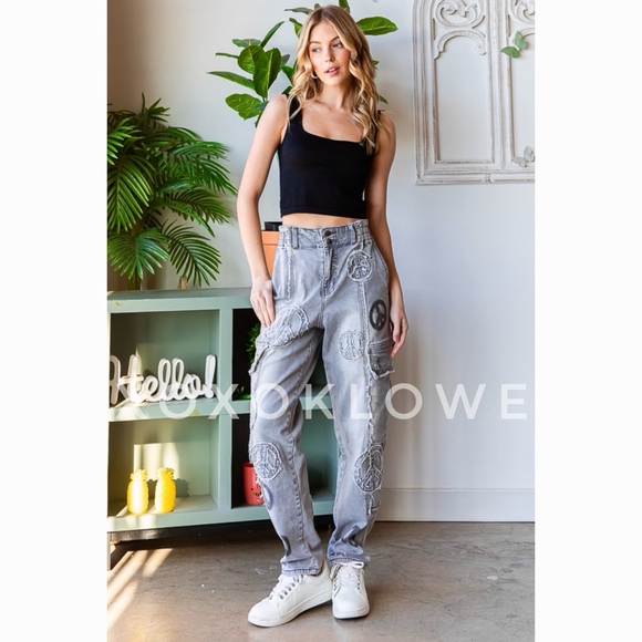 Oli & Hali Peace Sign Patch Frayed Edge Cargo Jeans Relaxed Fit - Picture 3 of 16